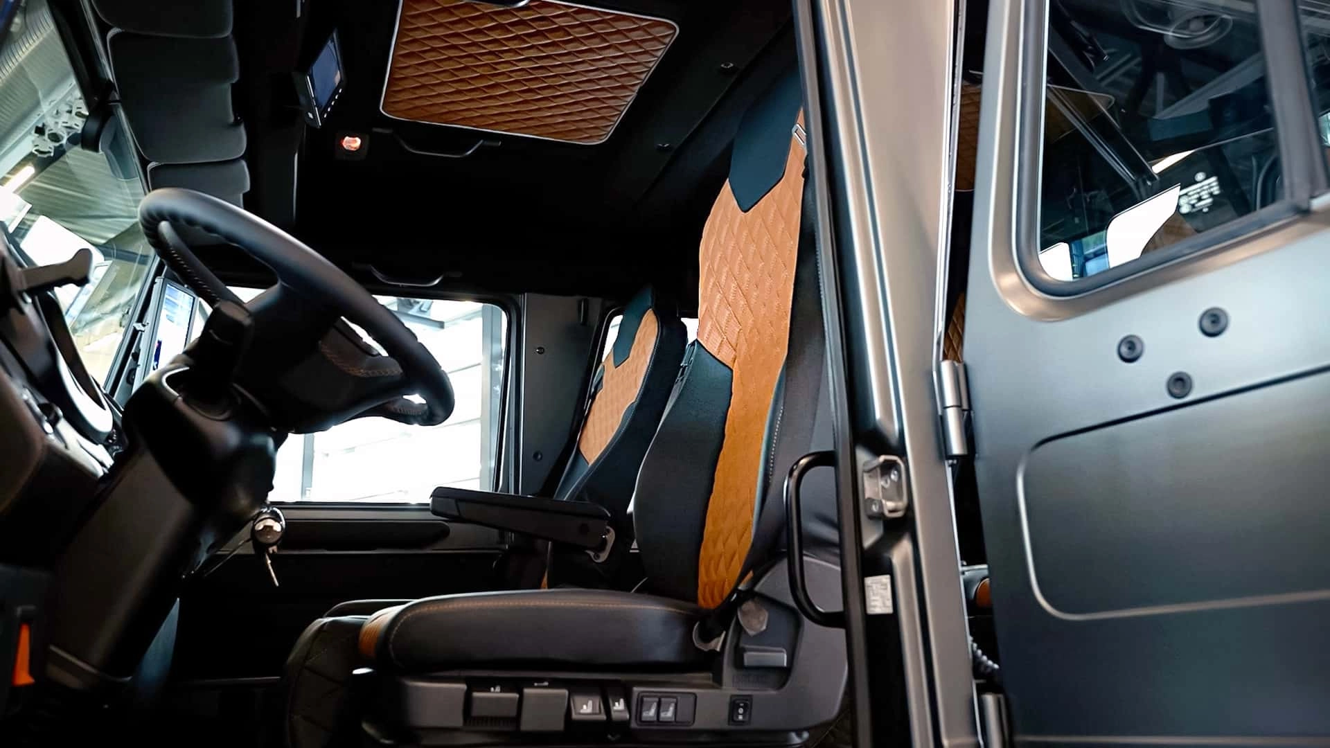 Mercedes benz special trucks luxus unimog 2026 (5)